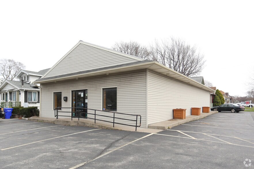 375 Stone Rd, Greece, NY à louer - Photo principale – Image 1 sur 9