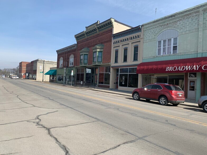 209 S Broadway St, Butler, IN à vendre - Photo de l’immeuble – Image 3 sur 20