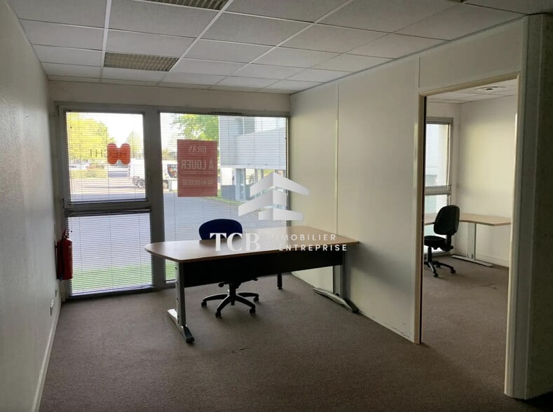 10 Rue De Thessalie, La Chapelle-sur-Erdre à louer - Photo de l’immeuble – Image 2 sur 6