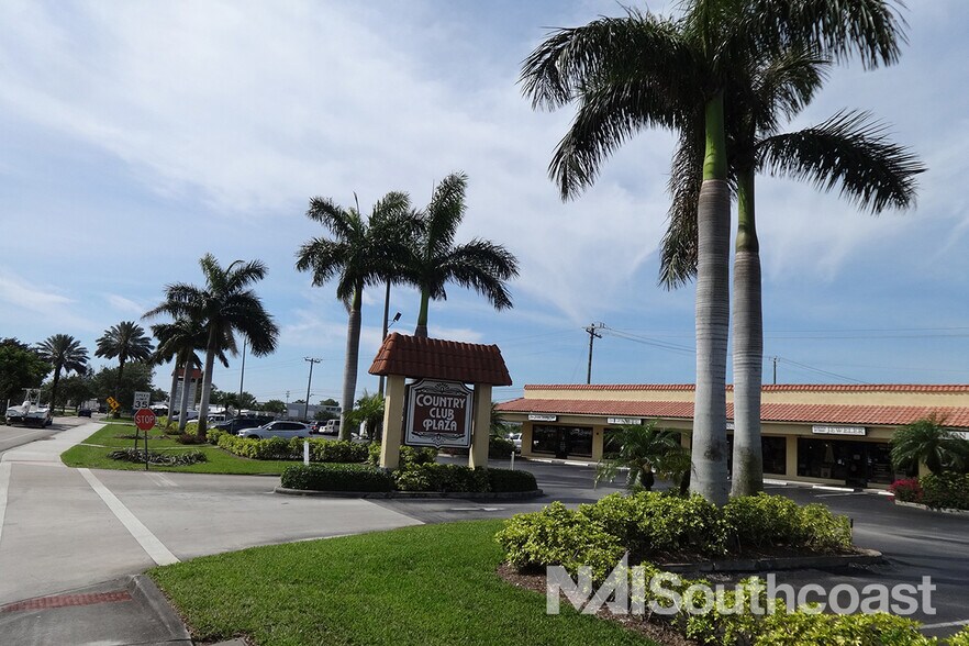 3800 SE Dixie Hwy, Stuart, FL à louer - Photo de l’immeuble – Image 2 sur 8