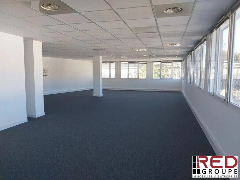 Bureau dans Marseille à louer - Photo de l’immeuble – Image 2 sur 3