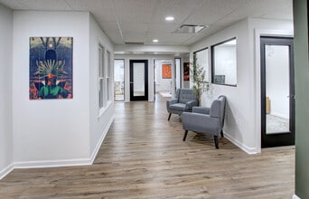 15612-15618 Detroit Ave, Lakewood, OH à louer Photo intérieure– Image 2 sur 7