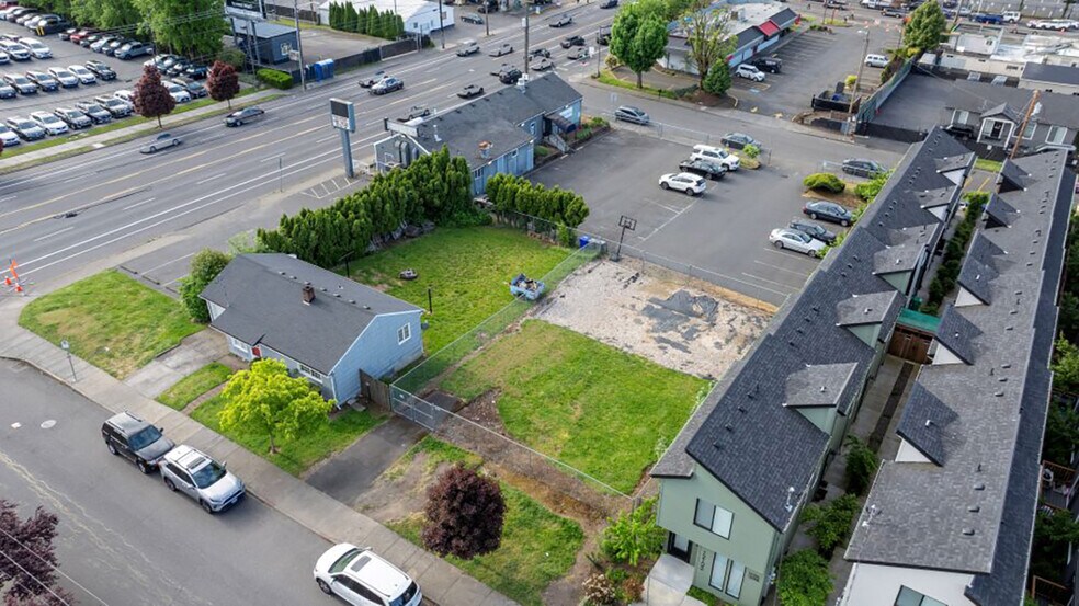 Retail Property and Redevelopment Land portefeuille de 2 biens à vendre sur LoopNet.fr - Photo de l’immeuble – Image 2 sur 5