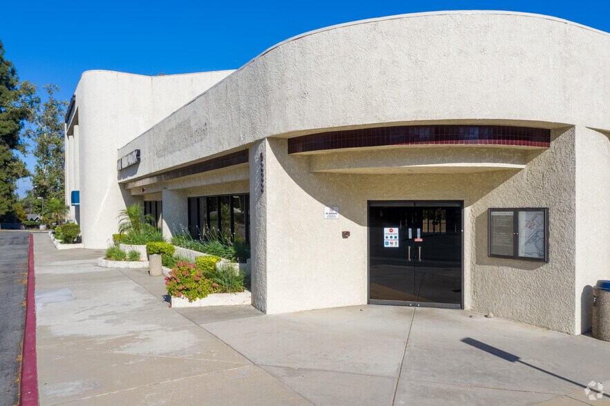 9333 Baseline Rd, Rancho Cucamonga, CA à louer - Photo de l’immeuble – Image 2 sur 8