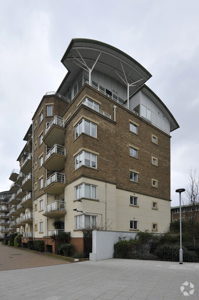 38 Chatfield Rd, Londres à vendre - Photo de l’immeuble – Image 2 sur 15