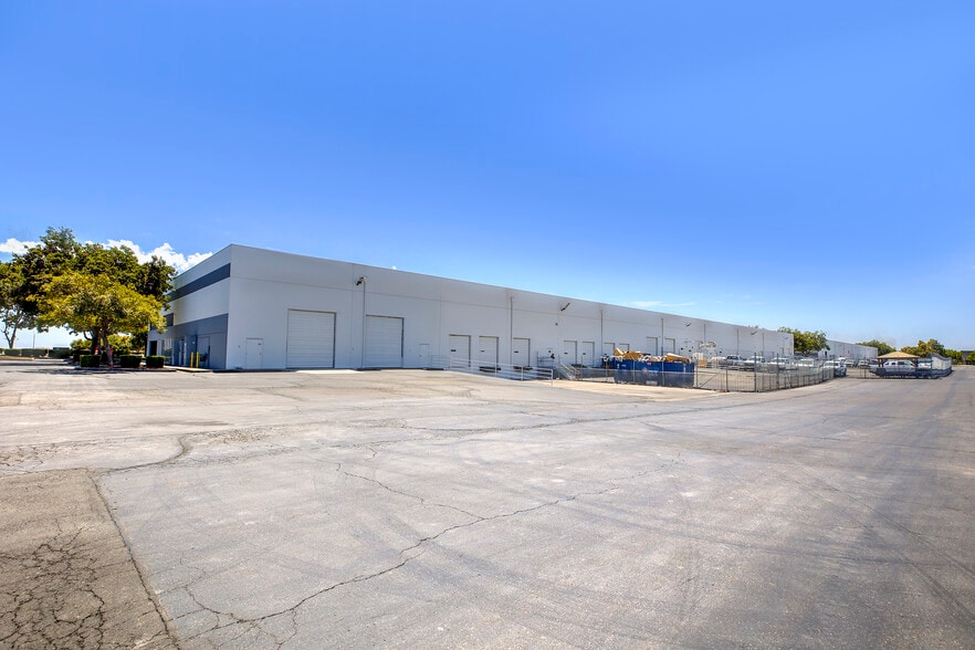2109 Arch-Airport Rd, Stockton, CA à louer - Photo de l’immeuble – Image 3 sur 4
