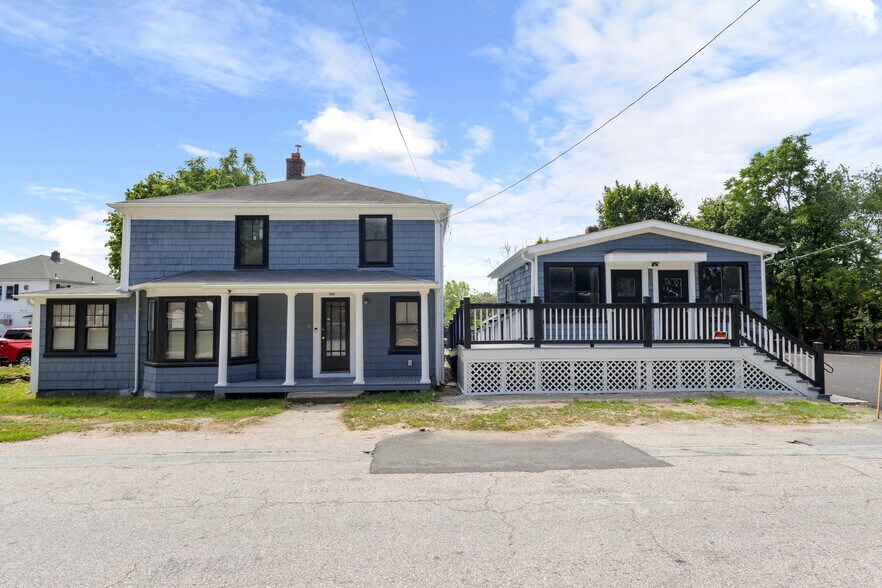 14 W Natick Rd, Warwick, RI à vendre - Photo principale – Image 1 sur 29