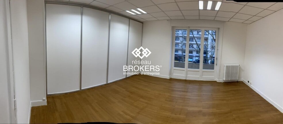 Bureau dans Grenoble à louer - Photo de l’immeuble – Image 1 sur 12