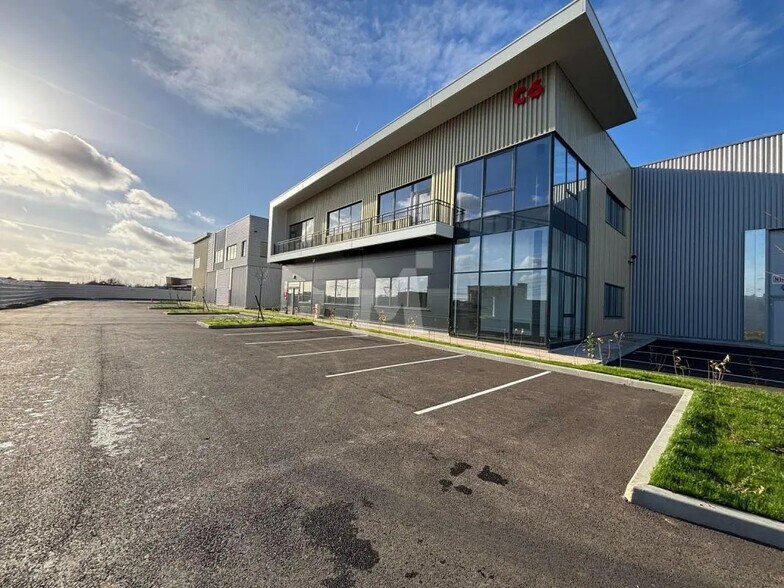 Local d'activités dans Villebon-sur-Yvette à vendre - Photo de l’immeuble – Image 3 sur 11