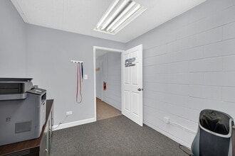 3S340 Rockwell St, Warrenville, IL à louer Photo intérieure– Image 1 sur 7