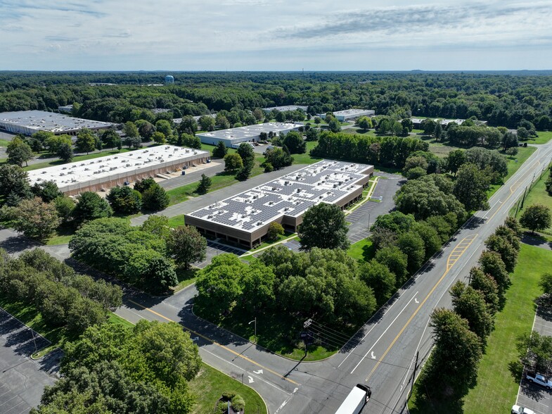 2 Executive Dr, Moorestown, NJ à louer - Photo de l’immeuble – Image 2 sur 3