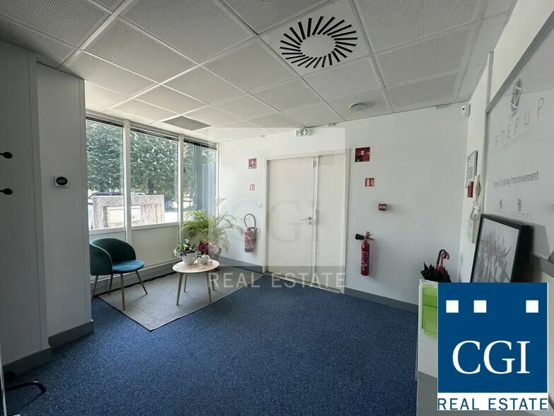 Bureau dans Eybens à louer - Photo de l’immeuble – Image 2 sur 8