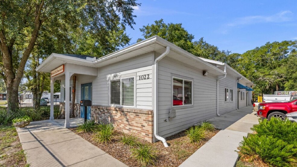 1022 NW 2nd St, Gainesville, FL à louer - Photo de l’immeuble – Image 2 sur 8