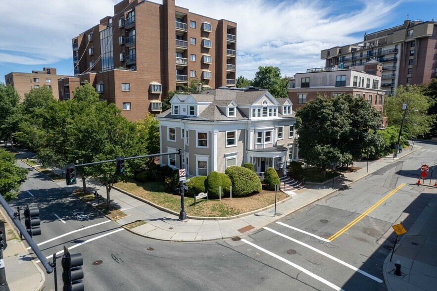 1269 Beacon St, Brookline, MA à louer - Photo de l’immeuble – Image 1 sur 11