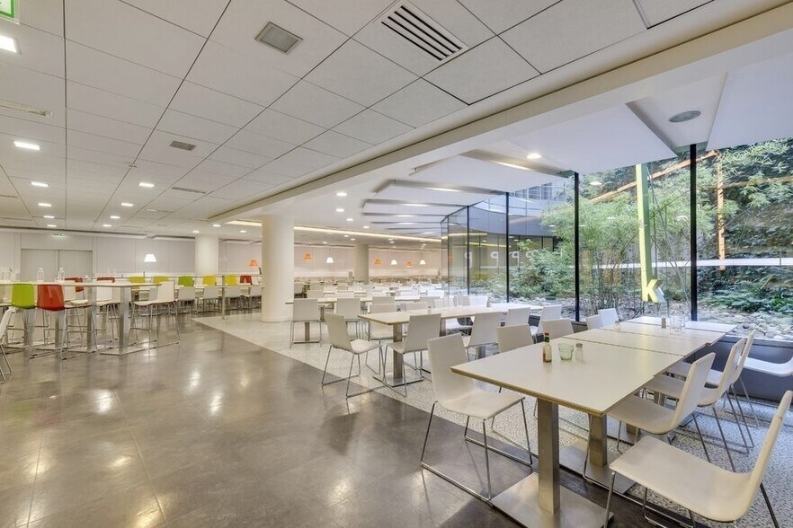 Bureau dans Issy-les-Moulineaux à louer - Photo de l’immeuble – Image 3 sur 4