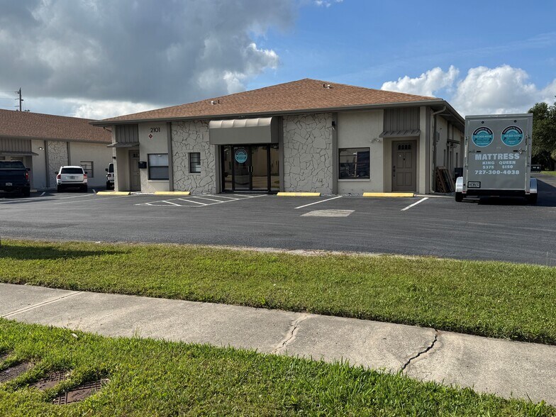 2101-2111 Sunnydale Blvd, Clearwater, FL à louer - Photo de l’immeuble – Image 2 sur 36