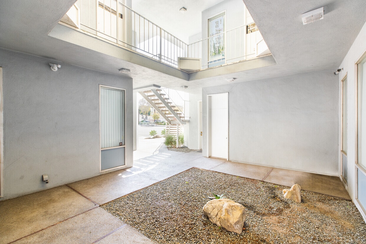 25332 Narbonne Ave, Lomita, CA à louer Photo intérieure– Image 1 sur 10