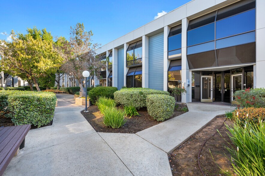 4540 Kearny Villa Rd, San Diego, CA à vendre - Photo de l’immeuble – Image 3 sur 16