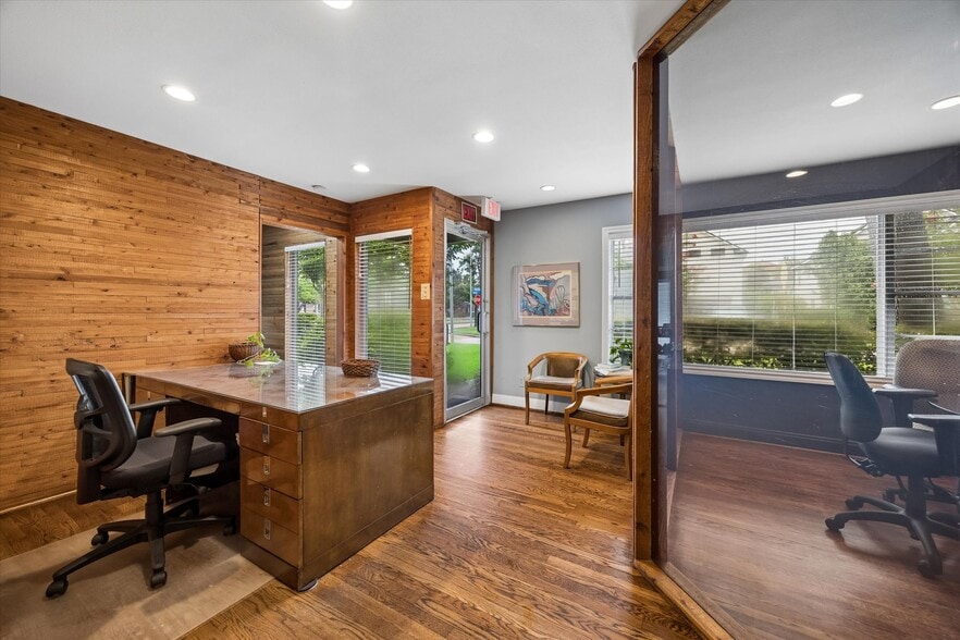 1212 Antoine Dr, Houston, TX à louer - Photo de l’immeuble – Image 2 sur 8