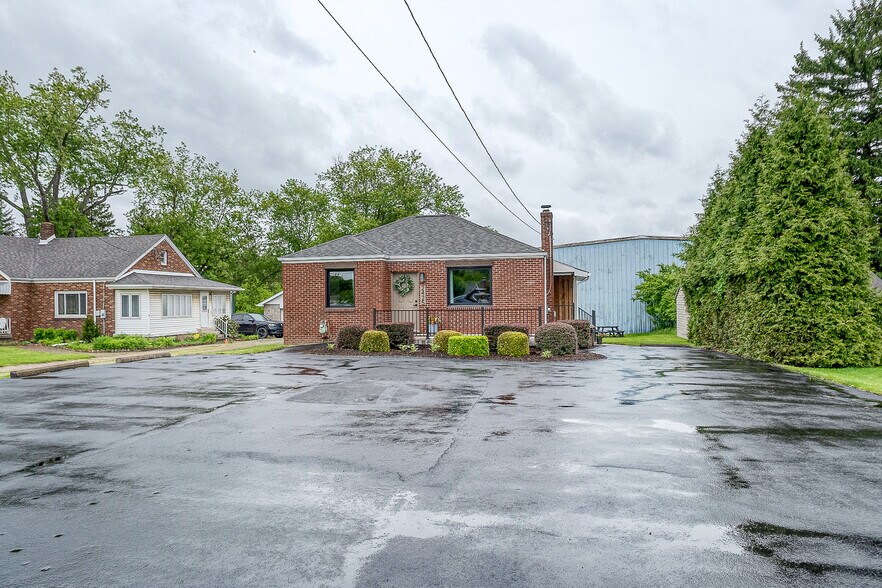 2425 W Pike St, Houston, PA à vendre - Photo de l’immeuble – Image 2 sur 31