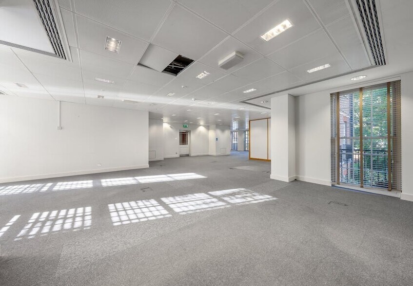 76 Crown Rd, Twickenham à louer - Photo de l’immeuble – Image 3 sur 8