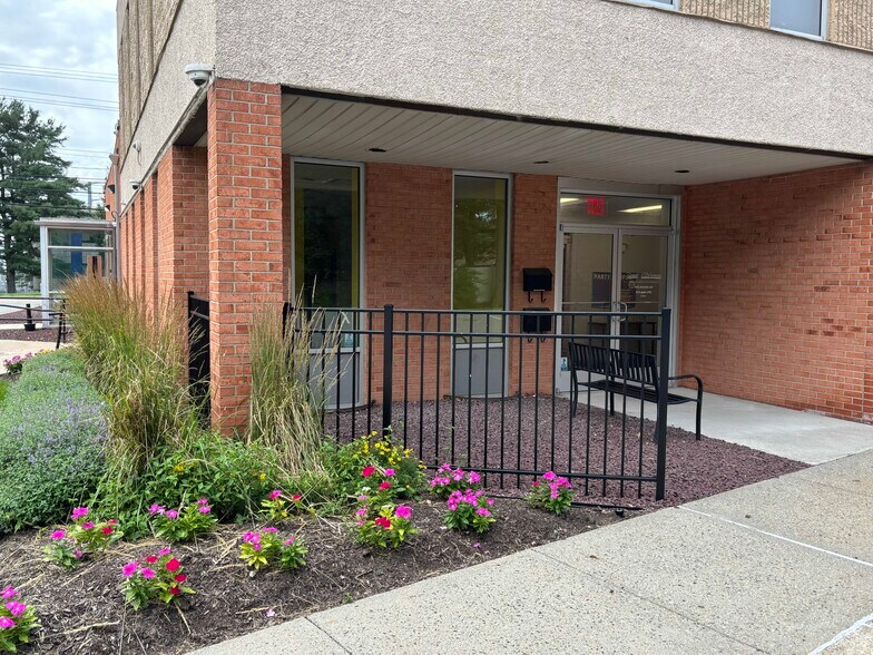 474 Prospect Ave, West Orange, NJ à louer - Hall d’entrée – Image 2 sur 9