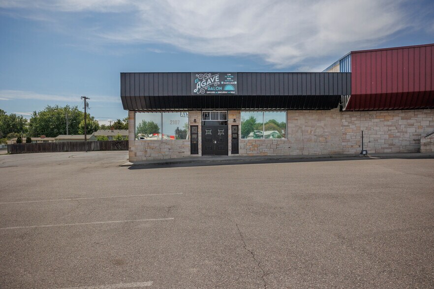 2107 W 4th Ave, Kennewick, WA à louer - Photo de l’immeuble – Image 2 sur 2
