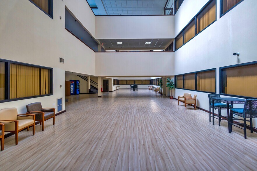 161 S Lincolnway, North Aurora, IL à louer - Photo intérieure – Image 3 sur 4