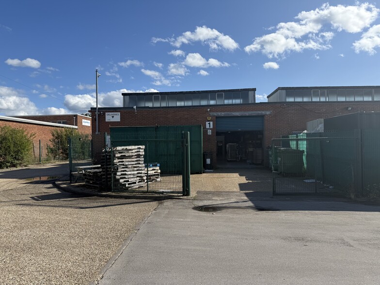 Unit 1, Star Road Industrial Estate Road, Partridge Green à louer - Photo de l’immeuble – Image 3 sur 4