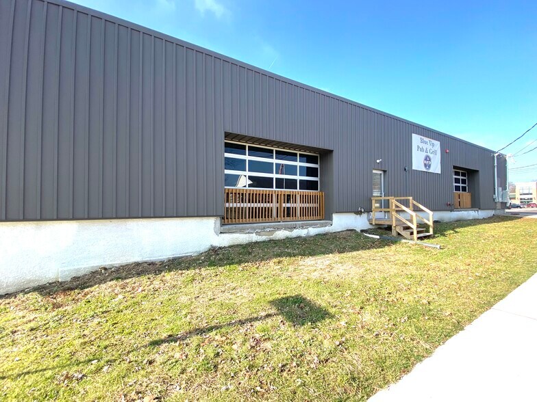 130 S Lyman St, Wadsworth, OH à vendre - Photo de l’immeuble – Image 1 sur 3
