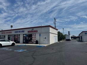 5715-5721 Lakewood Blvd, Lakewood, CA à louer Photo de l’immeuble– Image 1 sur 4