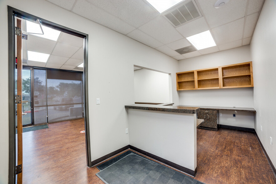 98 Briggs Ave, San Antonio, TX à louer - Photo de l’immeuble – Image 3 sur 8