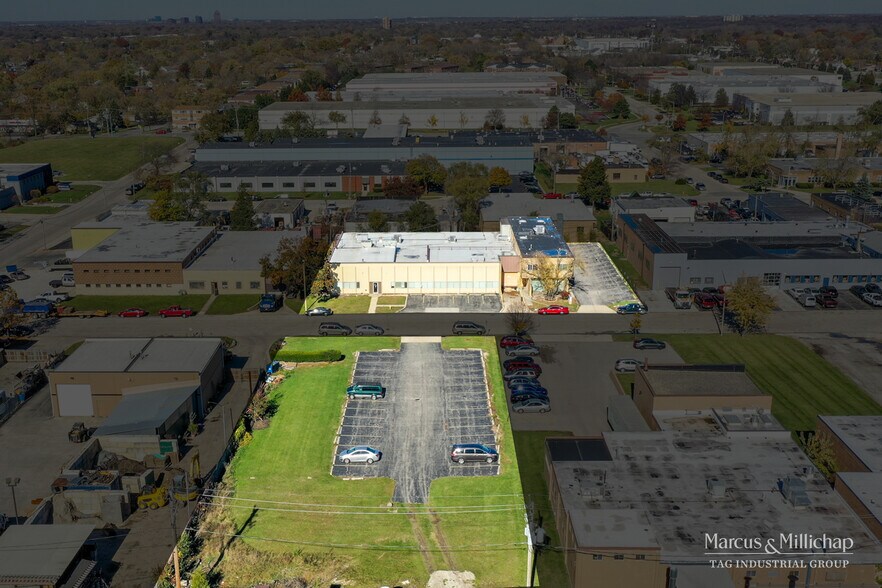 100 W Industrial Rd, Addison, IL à vendre - Photo de l’immeuble – Image 2 sur 5