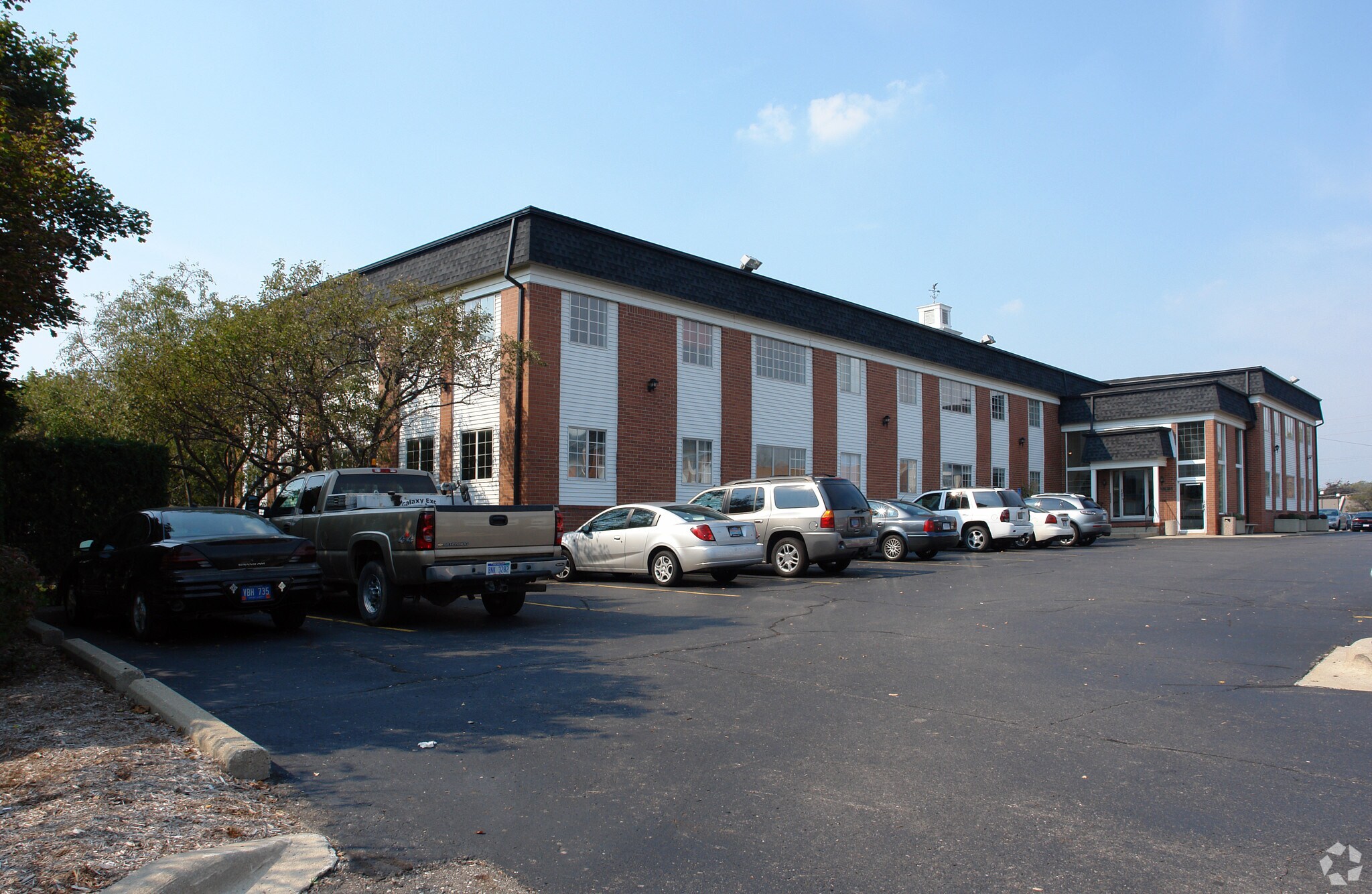 Value-add Two-Building Office Complex portefeuille de 2 biens à vendre sur LoopNet.fr Photo principale– Image 1 sur 7