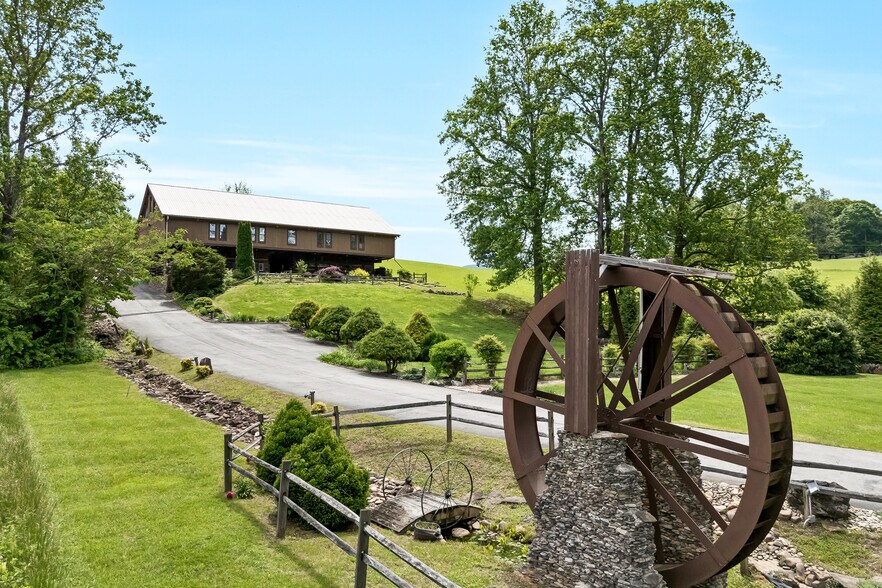 7264 E Lamar Alexander Pky, Townsend, TN à vendre - Photo de l’immeuble – Image 1 sur 15