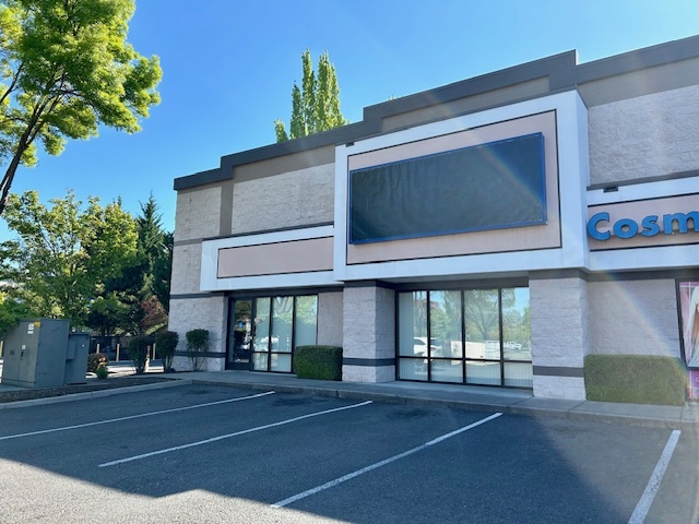 1390 Biddle Rd, Medford, OR à louer - Photo de l’immeuble – Image 1 sur 20