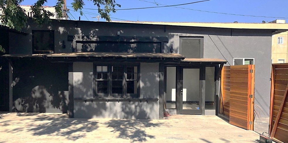 5119 Melrose Ave, Los Angeles, CA à louer - Photo principale – Image 1 sur 5