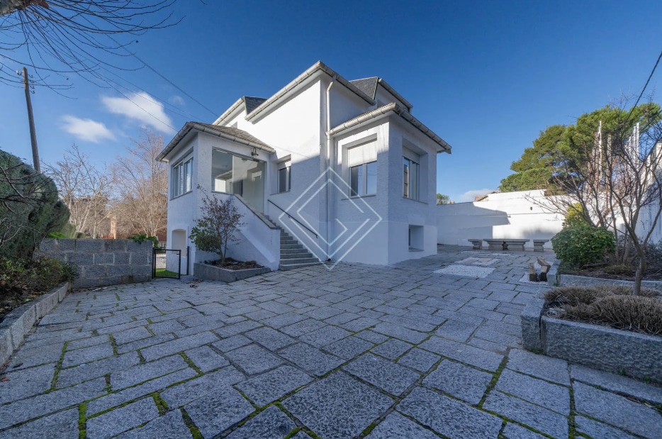 Avenida de la Victoria, 73, Madrid, Madrid à louer Photo principale– Image 1 sur 4