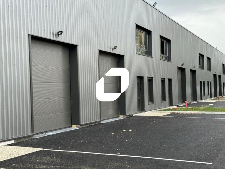 225 Avenue Des Marronniers, Bourgoin-Jallieu à louer - Photo de l’immeuble – Image 3 sur 41