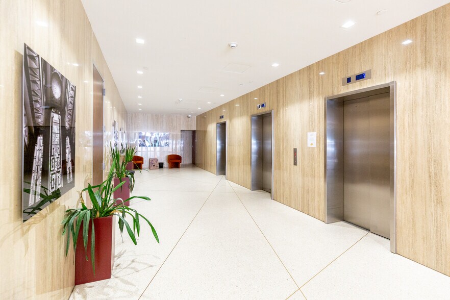 515 Houston St, Fort Worth, TX à vendre - Photo de l’immeuble – Image 3 sur 7