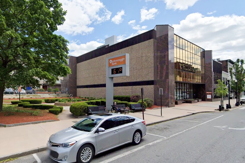 24 Lisbon St, Lewiston, ME à vendre Photo principale– Image 1 sur 6