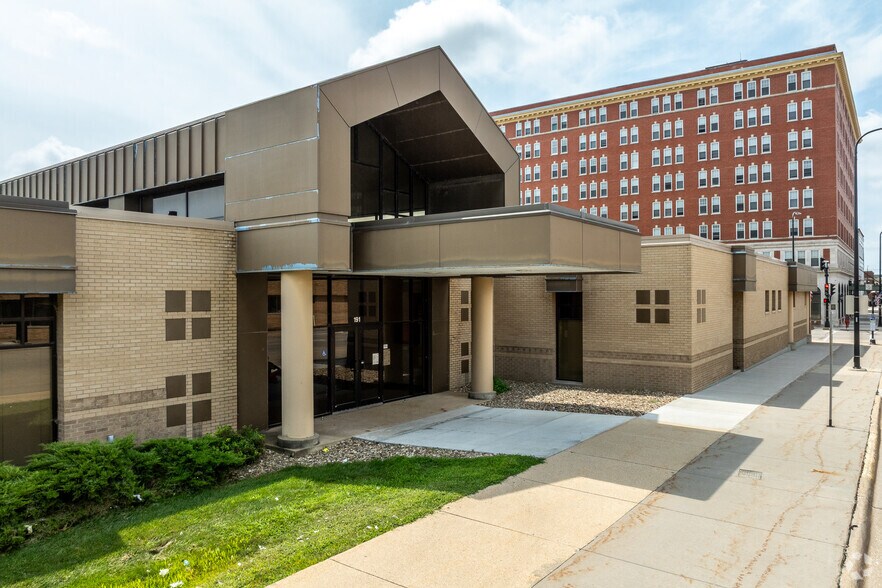 191 W 5th St, Waterloo, IA à vendre - Photo de l’immeuble – Image 3 sur 6