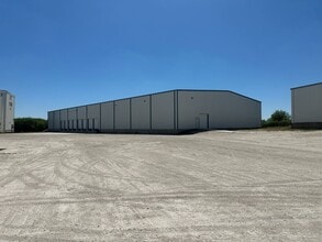 201 Farley Ln, Del Rio, TX à louer Photo de l’immeuble– Image 1 sur 2