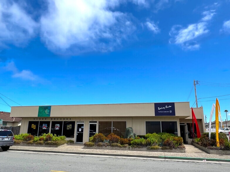 527 Ramona Ave, Monterey, CA à vendre - Photo de l’immeuble – Image 3 sur 13