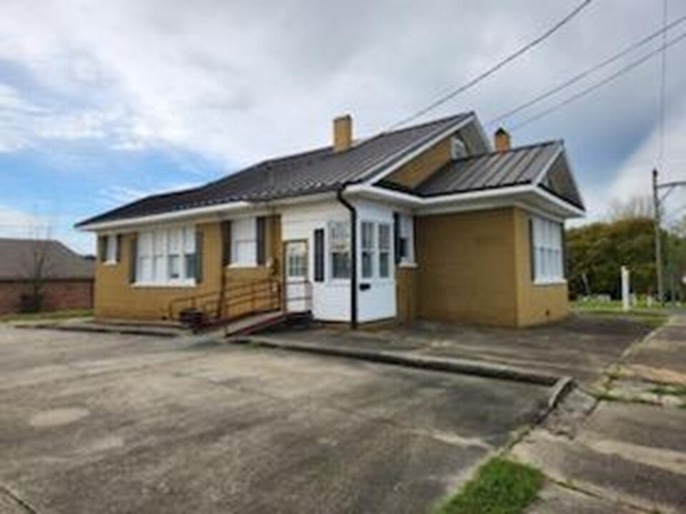 103 N 5th St, Leesville, LA à louer Photo de l’immeuble– Image 1 sur 19