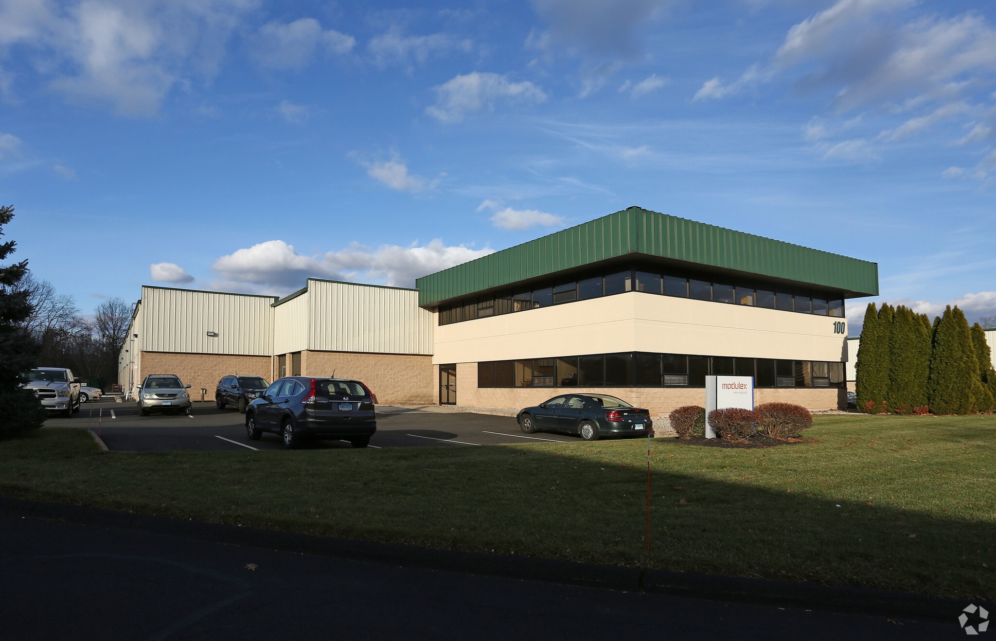 100 Clark Dr, East Berlin, CT à louer Photo principale– Image 1 sur 6