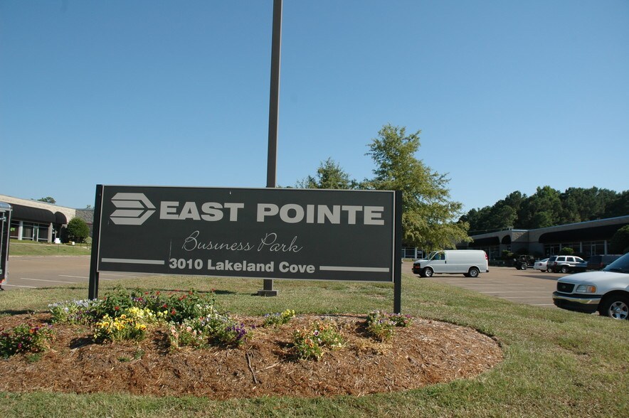 3010 Lakeland Cv, Flowood, MS à louer - Photo de l’enseigne sur pylône – Image 2 sur 19