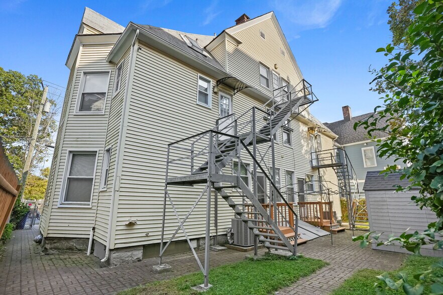 357-359 Norman St, Bridgeport, CT à vendre - Photo de l’immeuble – Image 2 sur 20