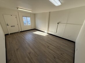 9907-9909 Canoga Ave, Chatsworth, CA à louer Photo intérieure– Image 1 sur 5