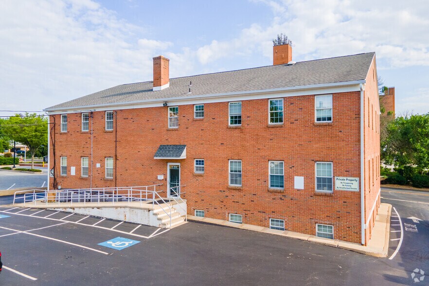 130 W Lancaster Ave, Wayne, PA à louer - Photo de l’immeuble – Image 2 sur 4